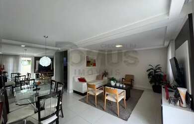 Imagem: A casa em condomínio possui 4 Dormitórios, 4 Banheiros, 3