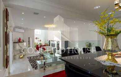 Imagem: A casa possui 4 Dormitórios, 5 Banheiros, 5 Vagas na garagem