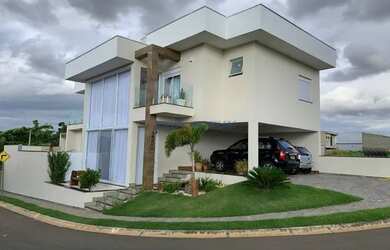 Imagem: A casa em condomínio possui 3 Dormitórios, 3 Banheiros, 4