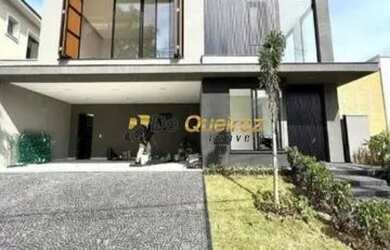 Imagem: A casa em condomínio possui 4 Dormitórios, 4 Banheiros, 5