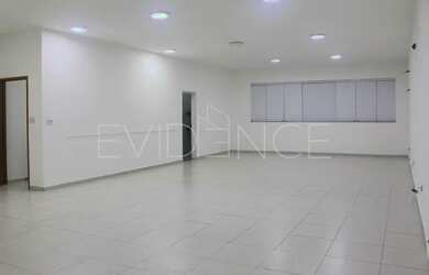 Imagem: O depósito possui 1 Vaga na garagem e 128m² de Área e está