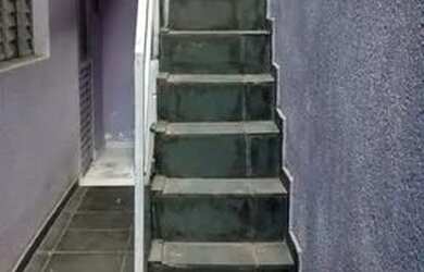 Imagem: A casa possui 1 Dormitório, 1 Banheiro, 1 Vaga na garagem