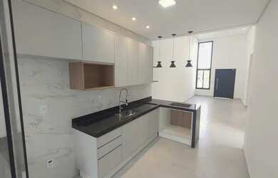 Imagem: A casa em condomínio possui 3 Dormitórios, 2 Banheiros, 2