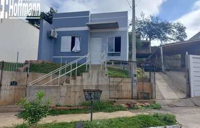 Imagem: A casa possui 2 Dormitórios, 1 Banheiro, 1 Vaga na garagem