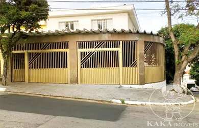 Imagem: A casa possui 3 Dormitórios, 4 Banheiros, 5 Vagas na garagem