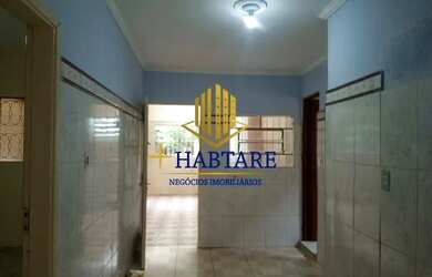 Imagem: A casa possui 3 Dormitórios, 2 Banheiros, 3 Vagas na garagem