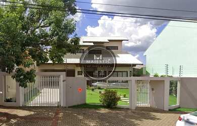 Imagem: A casa possui 2 Dormitórios, 2 Banheiros, 4 Vagas na garagem