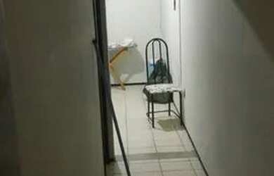 Imagem: A casa possui 3 Dormitórios, 2 Banheiros, 1 Vaga na garagem