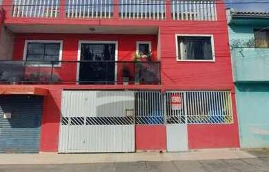 Imagem: A casa possui 3 Dormitórios, 3 Banheiros, 2 Vagas na garagem