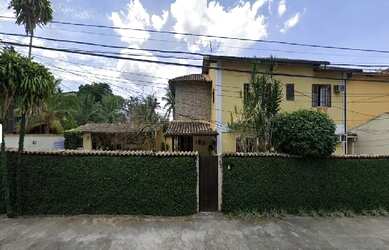 Imagem: A casa possui 4 Dormitórios, 4 Banheiros, 1 Vaga na garagem