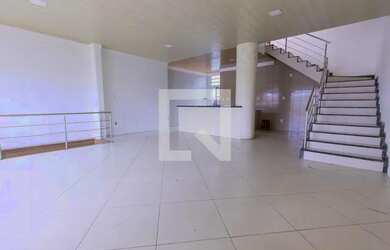 Imagem: A casa possui 4 Dormitórios, 5 Banheiros, 4 Vagas na garagem