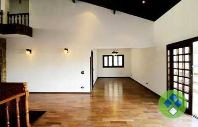 Imagem: A casa em condomínio possui 5 Dormitórios, 5 Banheiros, 4