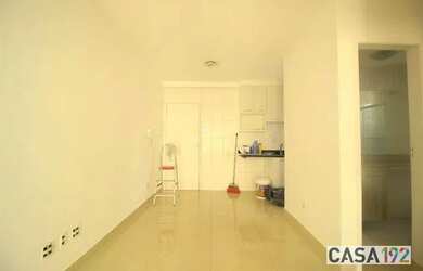 Imagem: O apartamento possui 1 Dormitório, 1 Banheiro, 1 Vaga na garagem