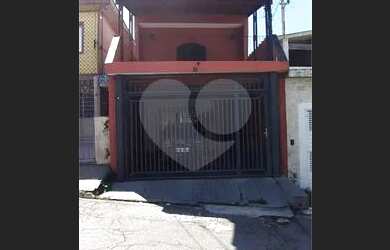 Imagem: A casa possui 4 Dormitórios, 4 Banheiros, 2 Vagas na garagem