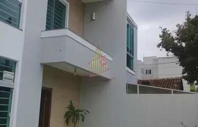 Imagem: A casa possui 2 Dormitórios, 1 Banheiro, 2 Vagas na garagem