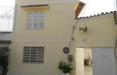 Imagem: A casa possui 2 Dormitórios, 2 Banheiros, 1 Vaga na garagem