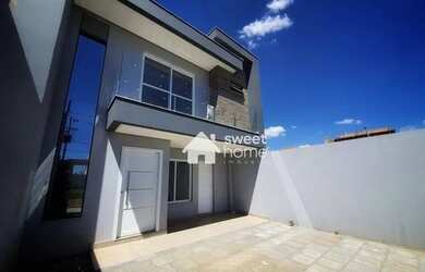 Imagem: A casa possui 3 Dormitórios, 1 Banheiro, 2 Vagas na garagem