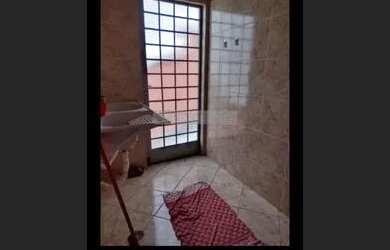 Imagem: A casa possui 2 Dormitórios, 1 Banheiro e 70m² de Área e