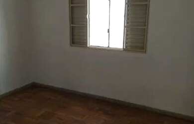 Imagem: A casa possui 3 Dormitórios, 3 Banheiros, 2 Vagas na garagem