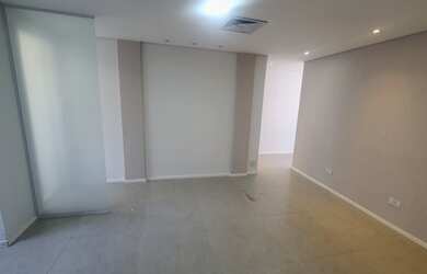 Imagem: O depósito possui 4 Vagas na garagem, 104m² de Área e está