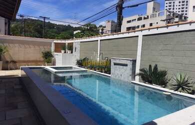 Imagem: A casa possui 4 Dormitórios, 4 Banheiros, 3 Vagas na garagem