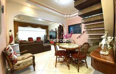 Imagem: A casa possui 3 Dormitórios, 1 Banheiro, 3 Vagas na garagem