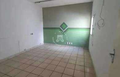 Imagem: A casa possui 3 Dormitórios, 2 Banheiros e 310m² de Área