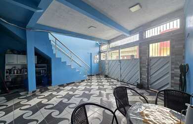 Imagem: A casa possui 4 Dormitórios, 3 Banheiros, 1 Vaga na garagem