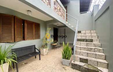 Imagem: A casa possui 5 Dormitórios, 5 Banheiros, 2 Vagas na garagem