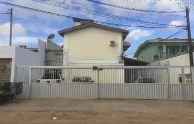 Imagem: A casa possui 3 Dormitórios, 1 Banheiro, 1 Vaga na garagem