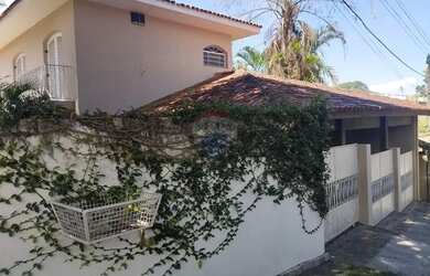 Imagem: A casa possui 5 Dormitórios, 3 Banheiros, 224m² de Área