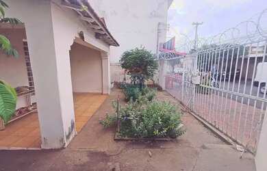 Imagem: O depósito possui 2 Vagas na garagem, 106m² de Área e está