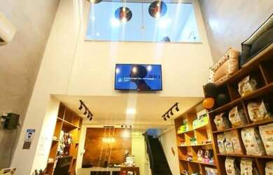 Imagem: O depósito possui 5 Vagas na garagem, 50m² de Área e está