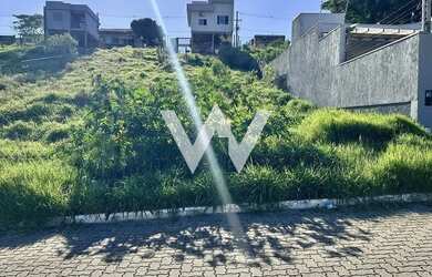 Imagem: O terreno possui 300m² de Área, Imóvel novo e está localizado