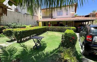 Imagem: A casa possui 3 Dormitórios, 2 Banheiros, 3 Vagas na garagem