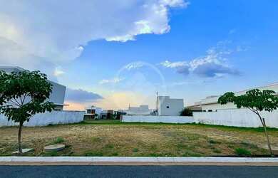 Imagem: O terreno possui 250m² de Área e está localizado em Cuiabá