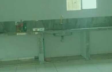 Imagem: A casa possui 3 Dormitórios, 1 Banheiro, 1 Vaga na garagem