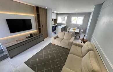 Imagem: A casa possui 2 Dormitórios, 2 Banheiros, 2 Vagas na garagem