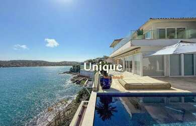 Imagem: A casa possui 5 Dormitórios, 5 Banheiros, 4 Vagas na garagem