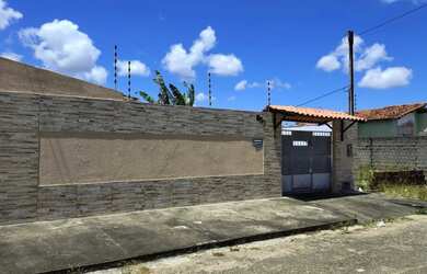 Imagem: A casa possui 2 Dormitórios, 2 Banheiros, 4 Vagas na garagem