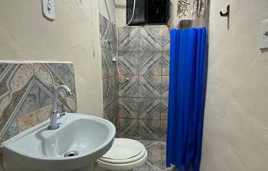 Imagem: A casa possui 1 Dormitório, 1 Banheiro e está localizado