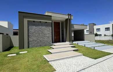 Imagem: A casa em condomínio possui 4 Dormitórios, 5 Banheiros, 4