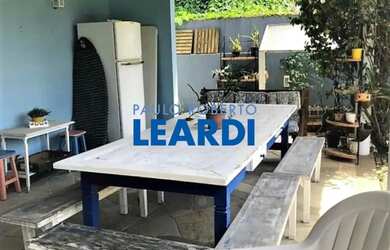 Imagem: A casa em condomínio possui 4 Dormitórios, 5 Banheiros, 4