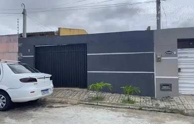 Imagem: A casa possui 2 Dormitórios, 1 Banheiro, 1 Vaga na garagem