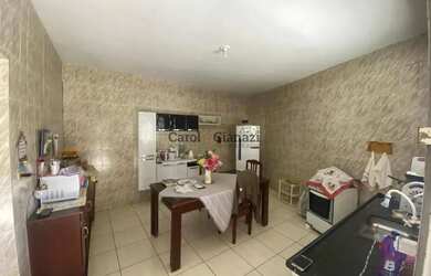 Imagem: A casa possui 3 Dormitórios, 2 Banheiros, 3 Vagas na garagem