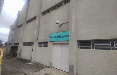 Imagem: O depósito possui 5 Vagas na garagem, 1.656m² de Área e