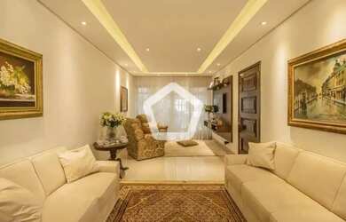 Imagem: A casa possui 5 Dormitórios, 1 Banheiro, 4 Vagas na garagem