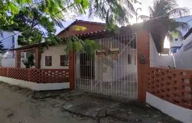 Imagem: A casa possui 3 Dormitórios, 5 Banheiros, 2 Vagas na garagem