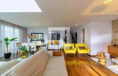 Imagem: A casa possui 3 Dormitórios, 4 Banheiros, 2 Vagas na garagem