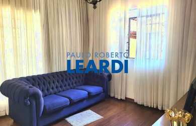 Imagem: A casa possui 4 Dormitórios, 1 Banheiro, 4 Vagas na garagem